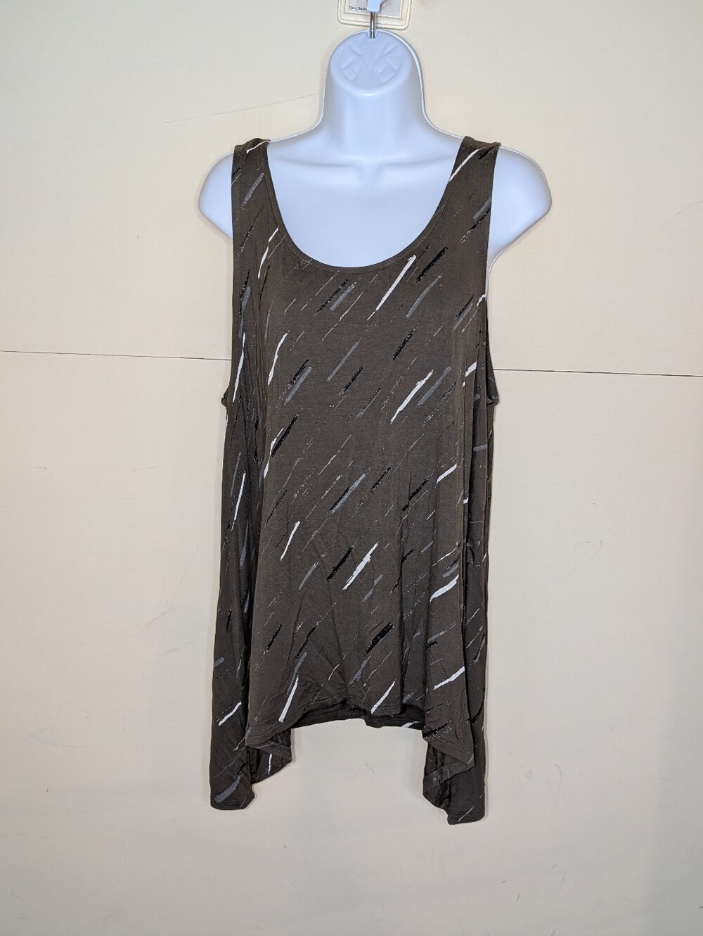 Apt 9 Loose and Flowy Tank Top with Criss Cross Back in Army Green